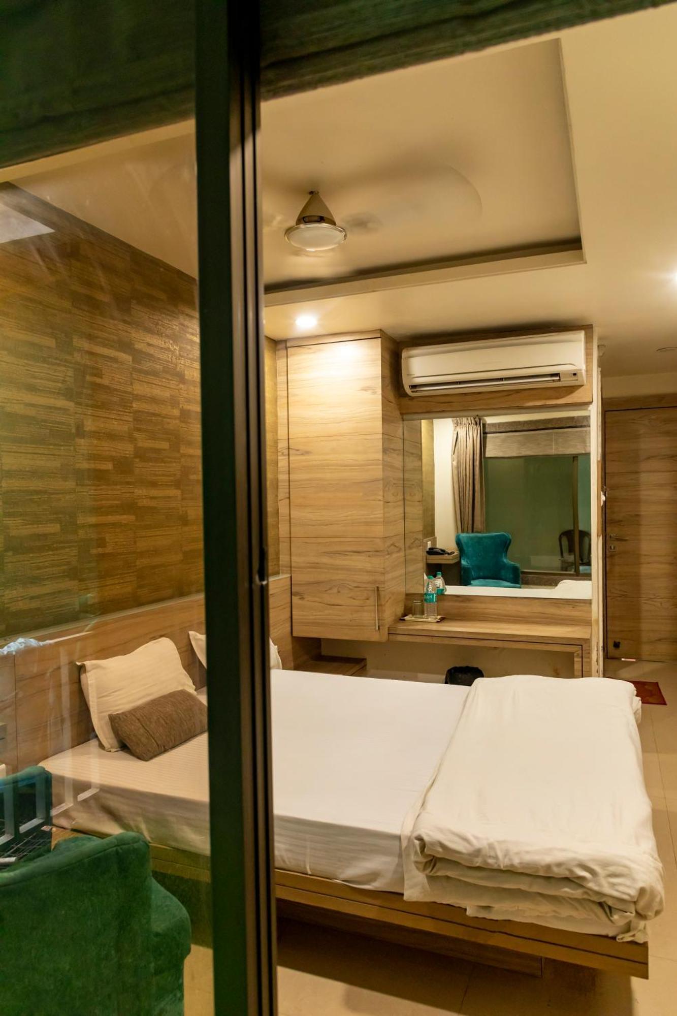Adarsh Palace Hotel Bhopal Eksteriør billede